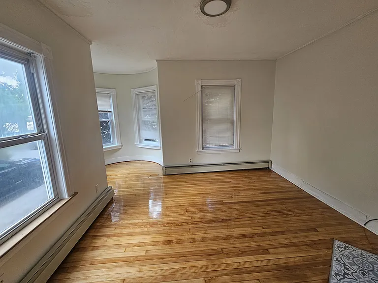 12 Sylvan St #2 — Photo 4