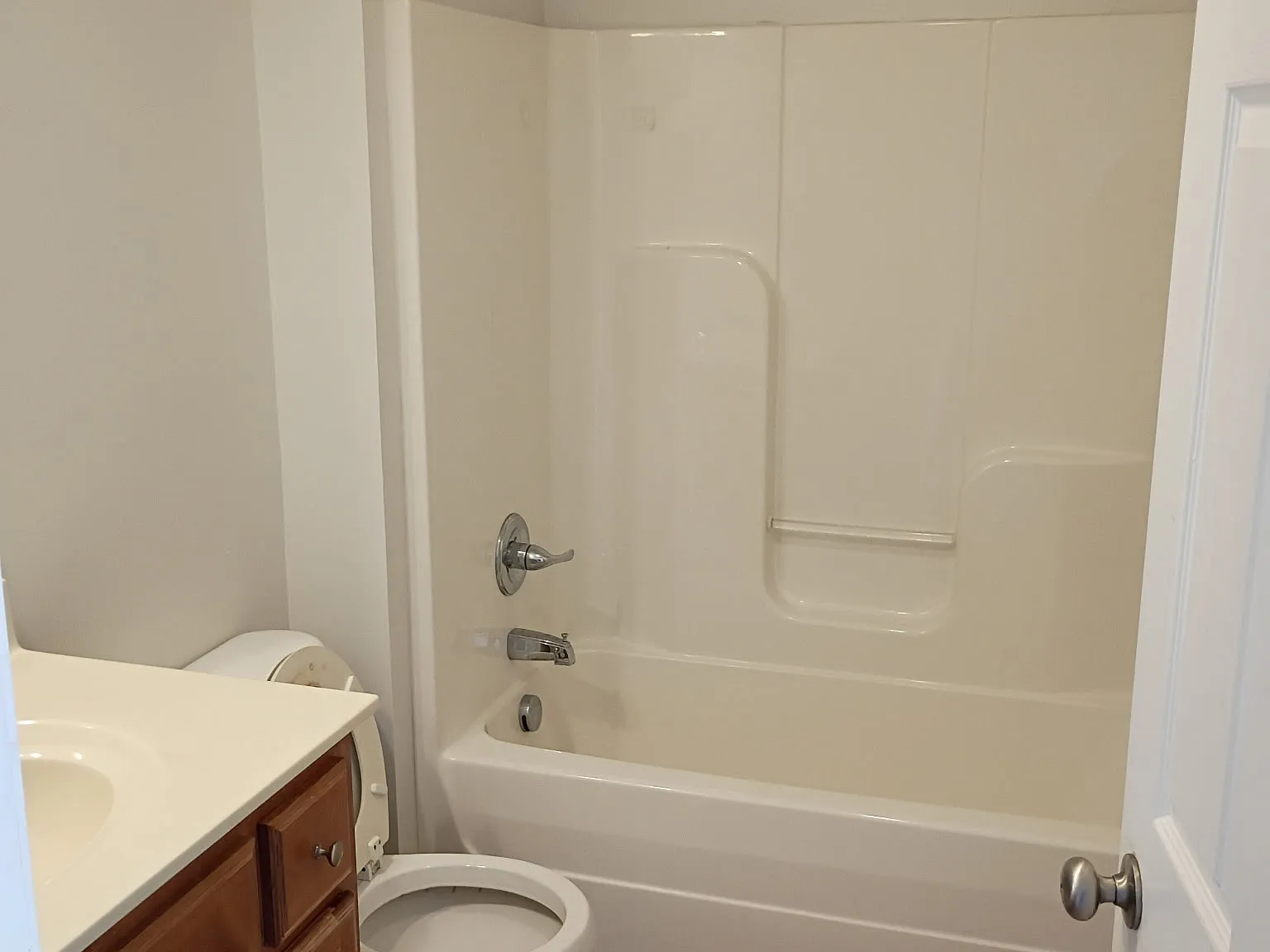 290 Creekwood Avenue - B — Photo 4