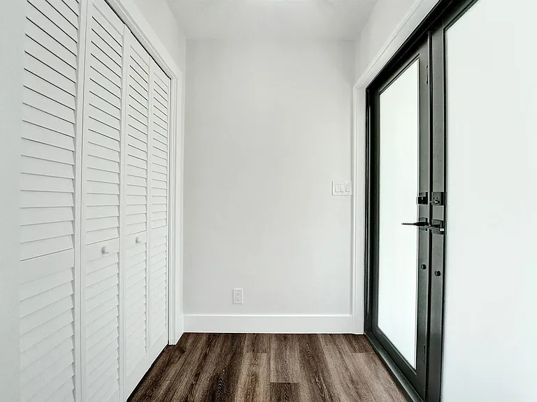 5011 Buchanan St — Photo 8