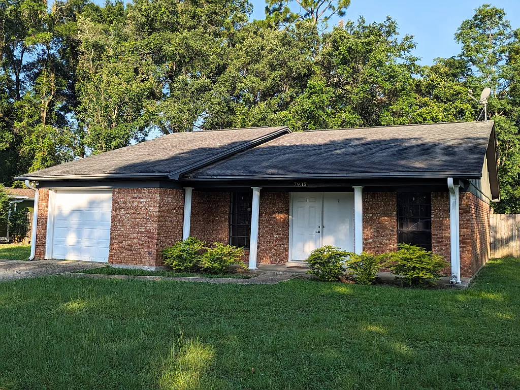 3 bed, 1400 sqft, $1,800 — Photo 1