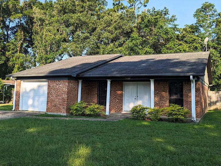7935 Dartmoor Dr — Photo 1