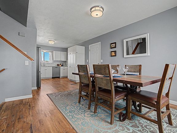 4th image of 259 W Danbury Ct