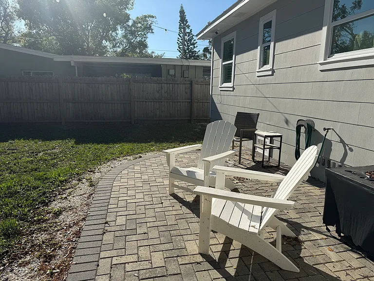 721 Bay St — Photo 15