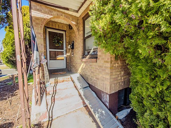 3rd image of 625 S 200th St E