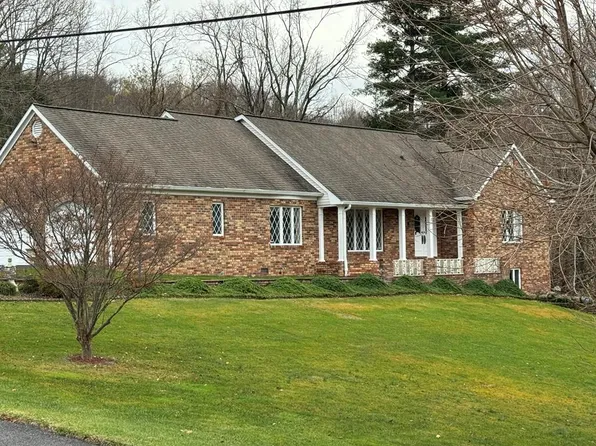 328 Adams St, Tazewell, VA 24651