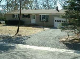 103 W Tiana Rd, Hampton Bays, NY 11946