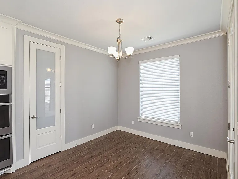 9240 Highland Springs Dr — Photo 10