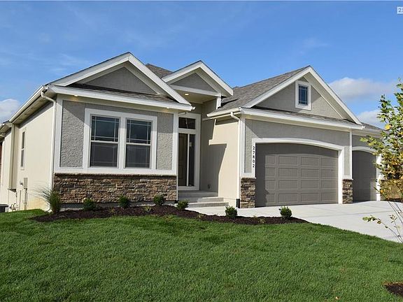 2nd image of 401 SW Chelmsford Dr