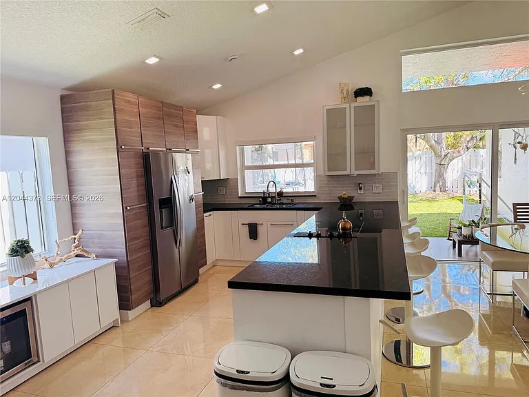 646 Stanton Dr — Photo 10