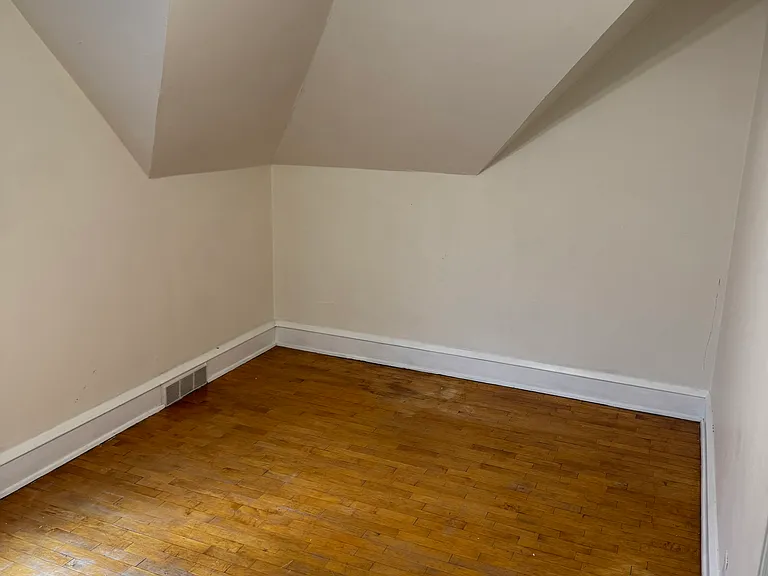 618 E Brewster St — Photo 16