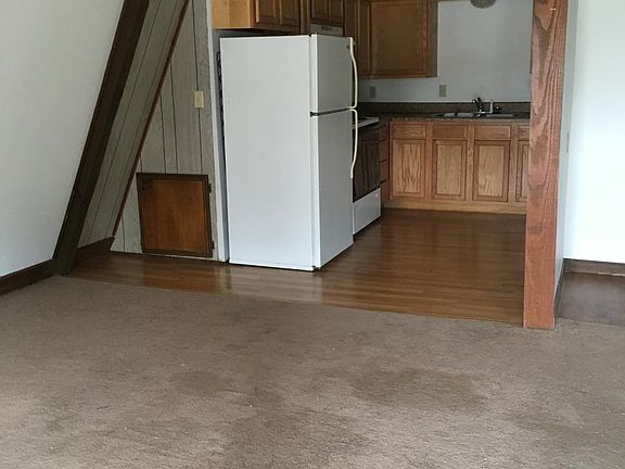3rd image of 5911 Perry Ln