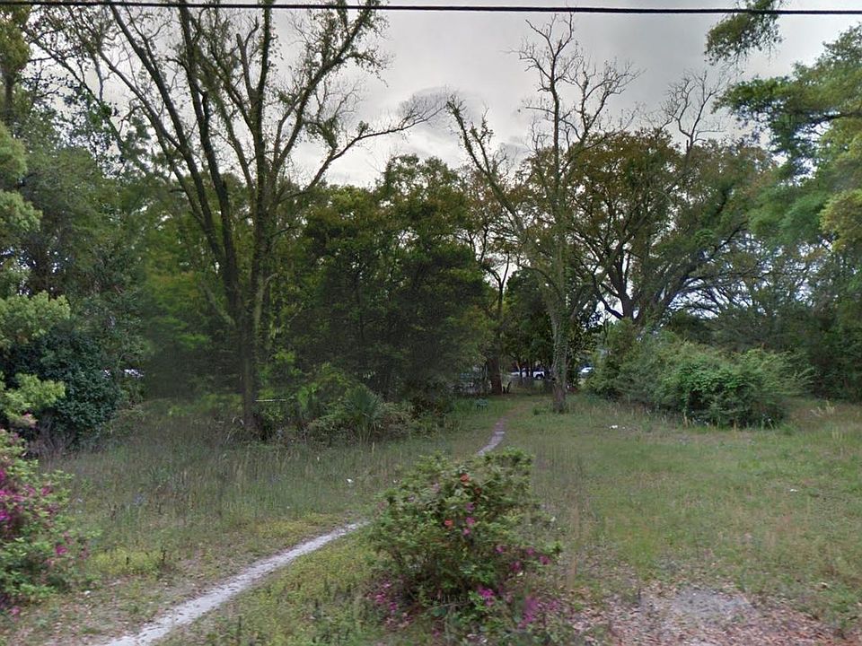 2nd image of 714 E 10th St