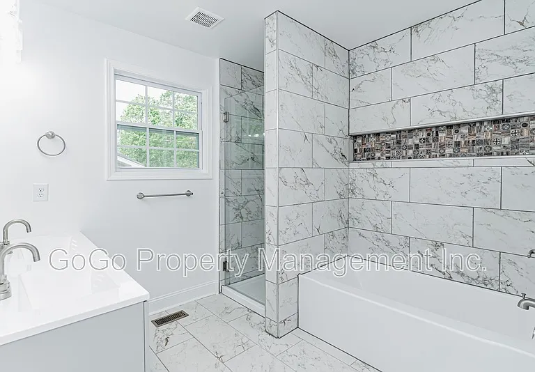 115 Sterling St — Photo 14