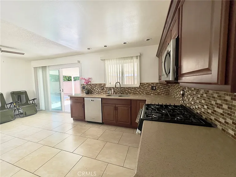 1521 W Westmont Ave — Photo 9