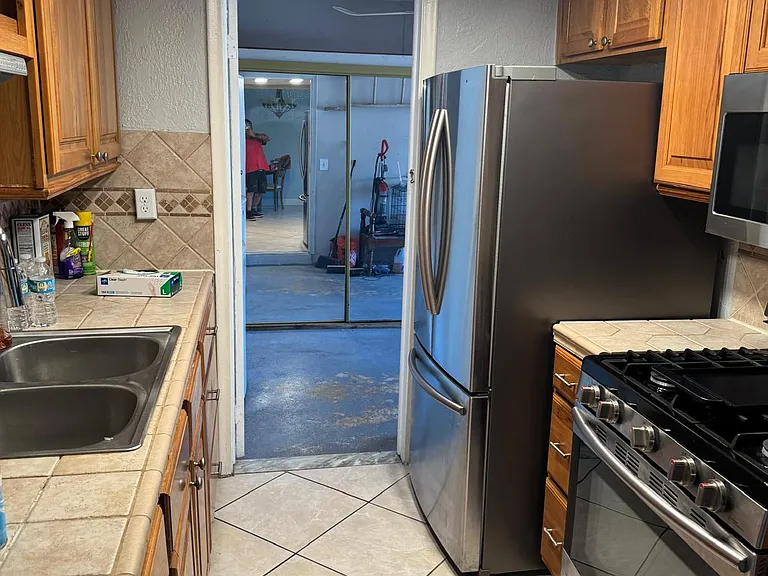 8310 NW 24th Pl — Photo 6