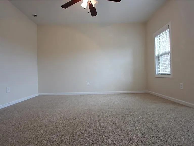2132 Greencrest Cir — Photo 27