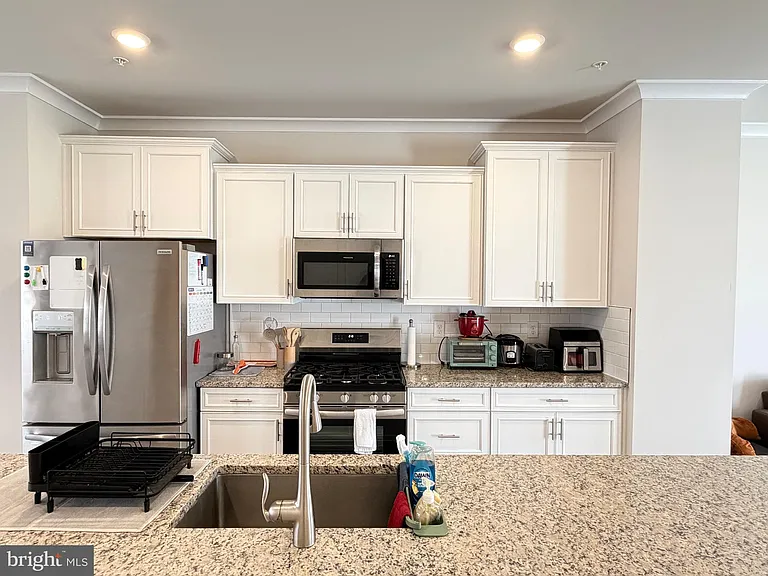 1235 Greylock Ln — Photo 15