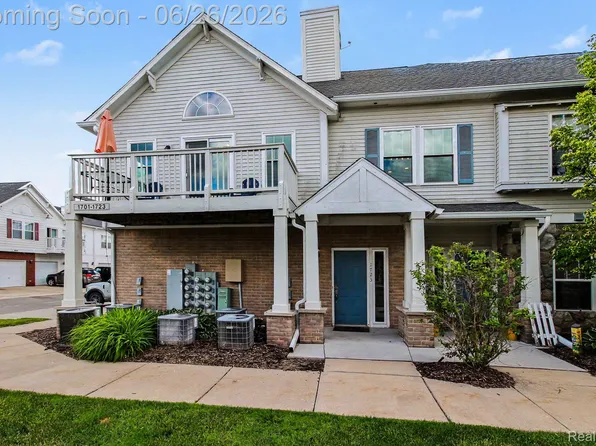 1723 Welland St, Howell, MI 48855