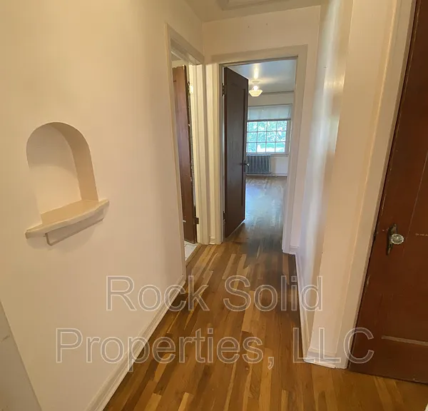 607 E 22nd St — Photo 13