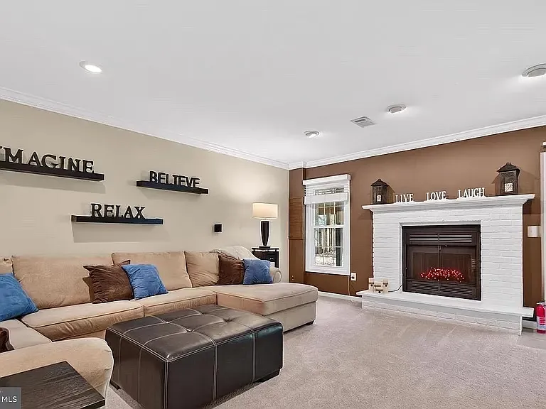 14083 Betsy Ross Ln — Photo 4
