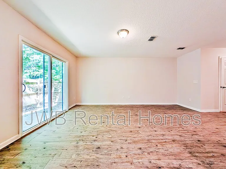 1746 Art Museum Dr — Photo 6