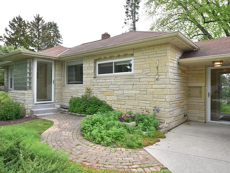Clean and Updated House for Rent! (Mequon/Thiensville schools)