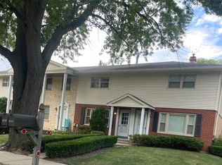 1697 Winnetka Ave, Northfield, IL 60093