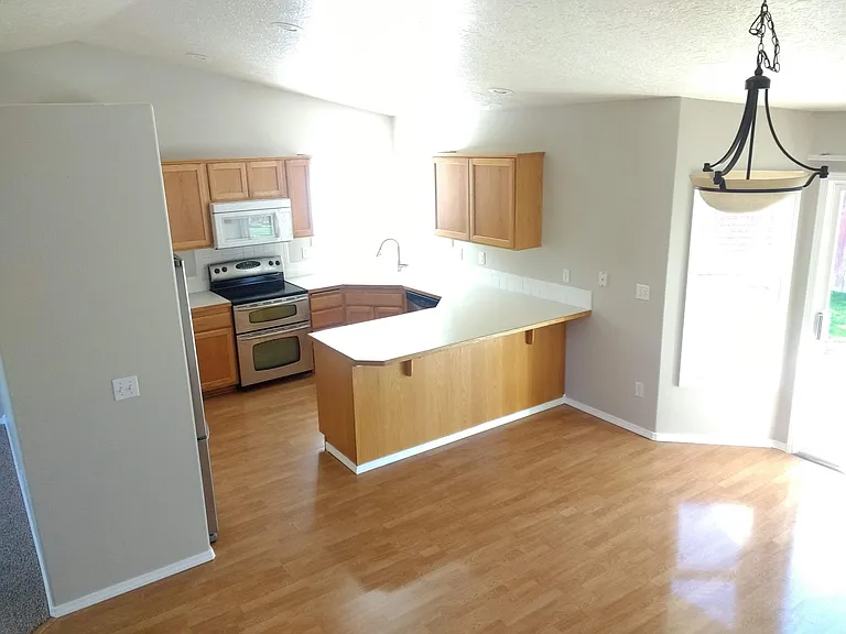 Kitchen + dining area
