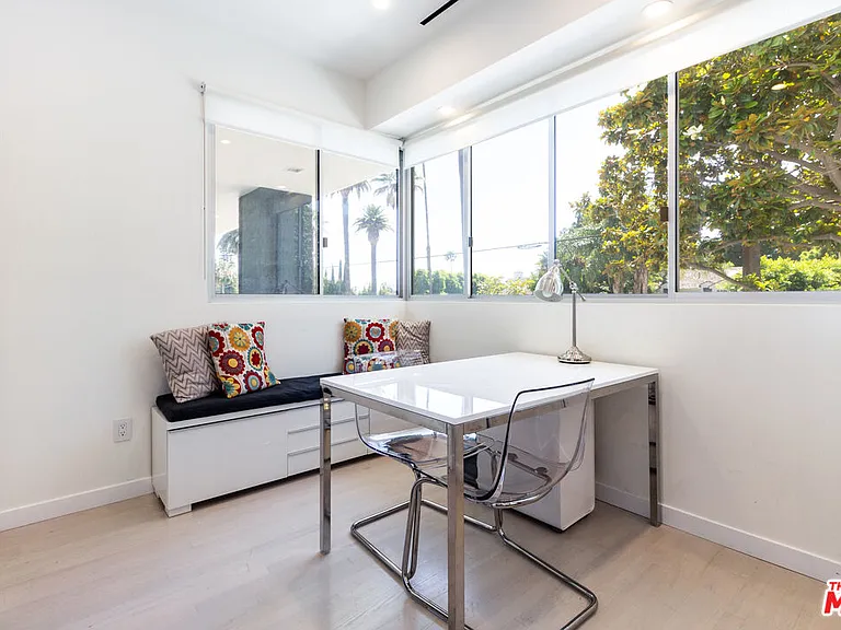 838 N Doheny Dr #203 — Photo 6