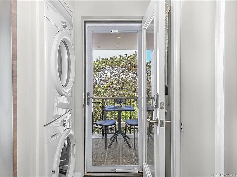 1289 NE Ocean Blvd #11 — Photo 34