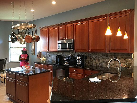 Kitchen w/granite countertop