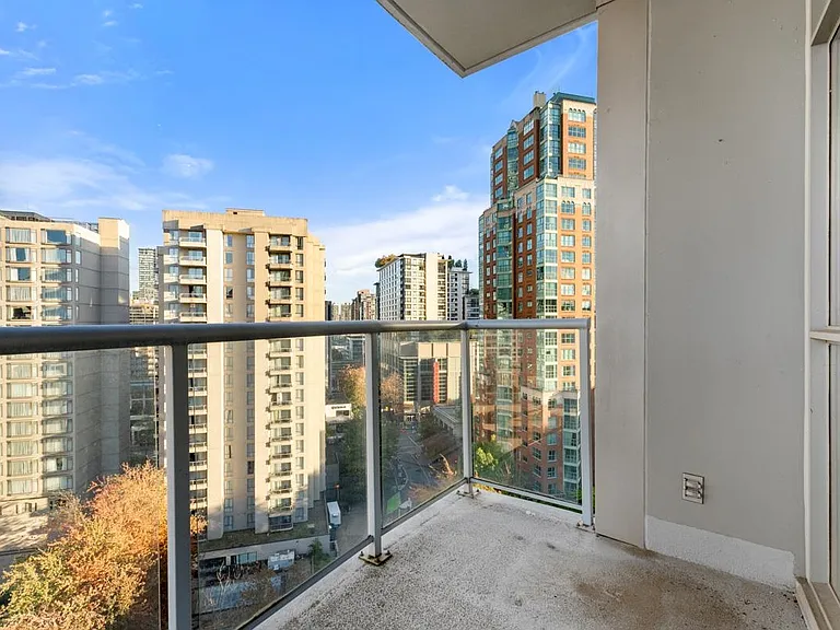 1050 Smithe St #1205 — Photo 11