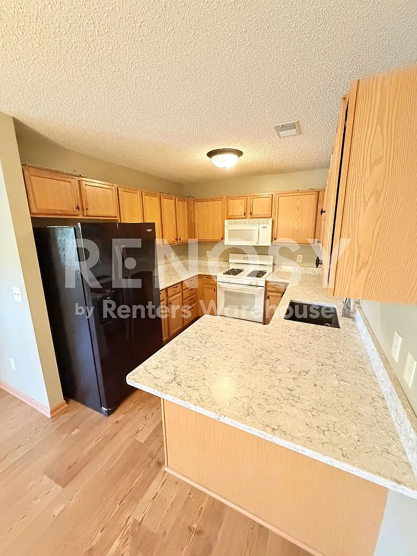 Available September 14th 3 Bedroom 2 Bath Townhouse in Waconia — Photo 3