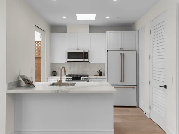 (undisclosed Address), La Jolla, CA 92037