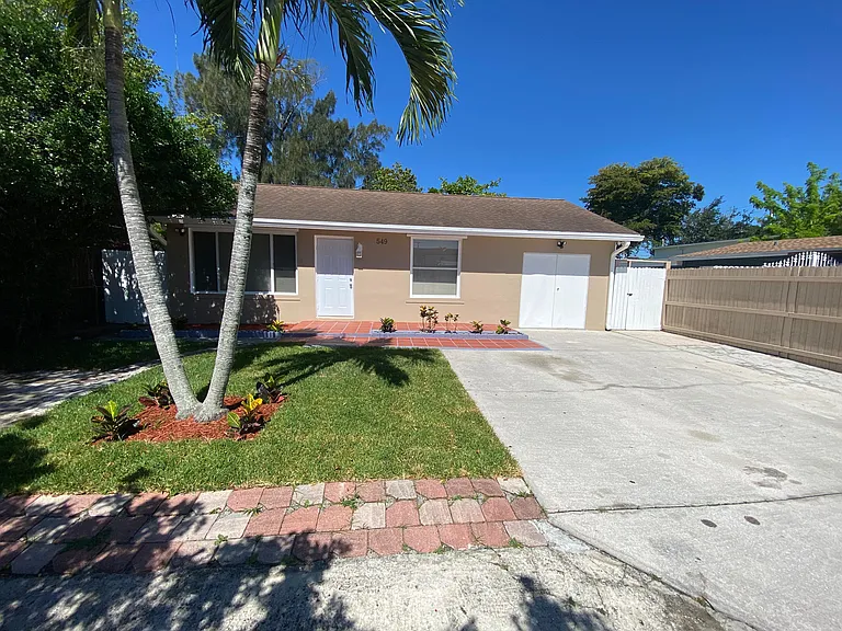 549 Jennings Ave — Photo 5