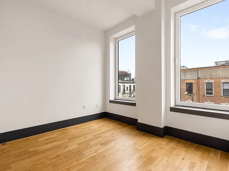 23 Menahan St #3E — Photo 3