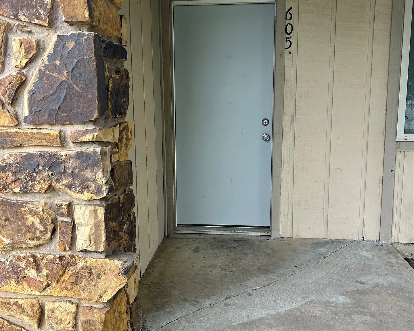1 bed, 1.0 bath, 738 sqft, $800 — Photo 1