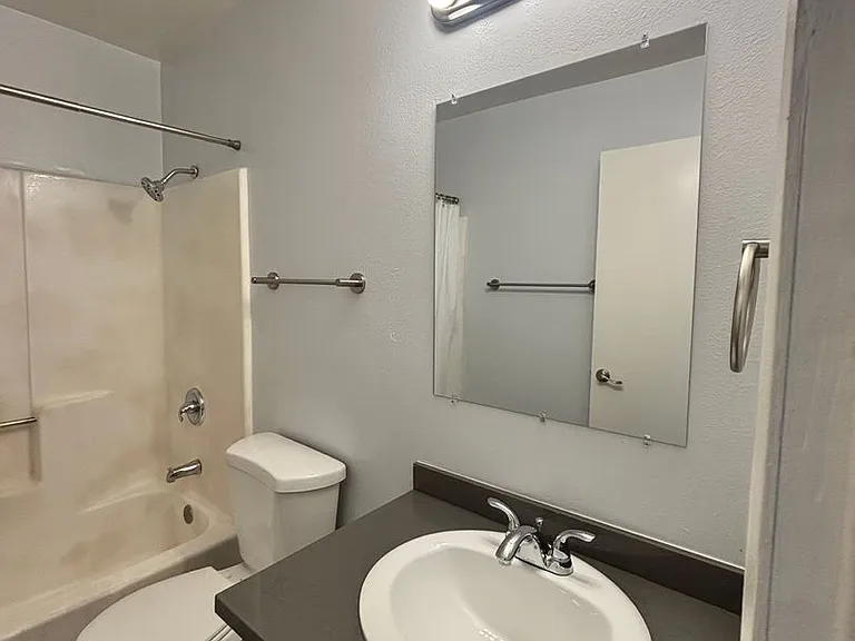 2649 Marengo St — Photo 15