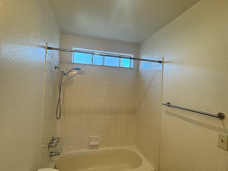 118 Yorkshire Ct #D — Photo 14