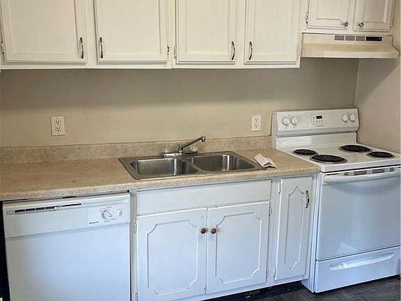 3rd image of 168 Lake Ave #2