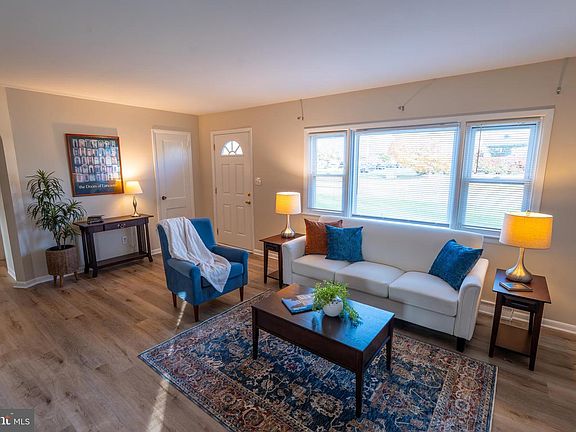 2nd image of 1110 Rohrerstown Rd