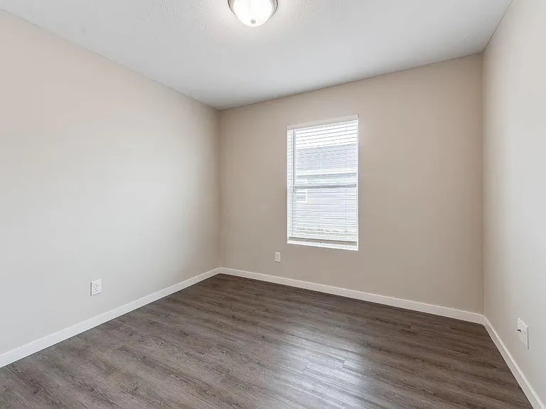 1856 Finch Dr — Photo 10