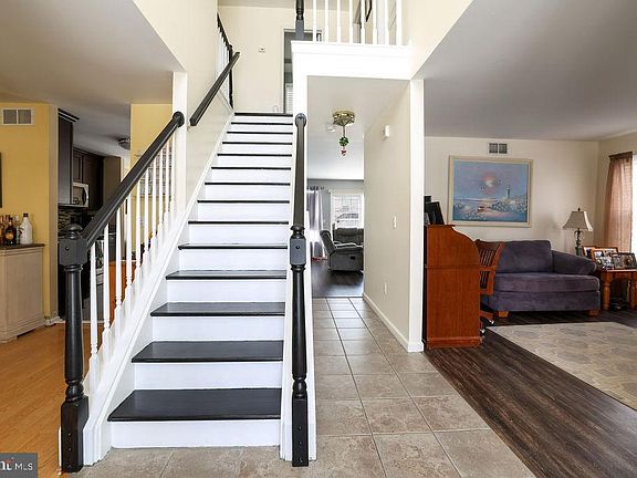 4th image of 337 Leeward Rd