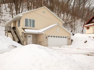 687 E 7th St, Red Wing, MN 55066