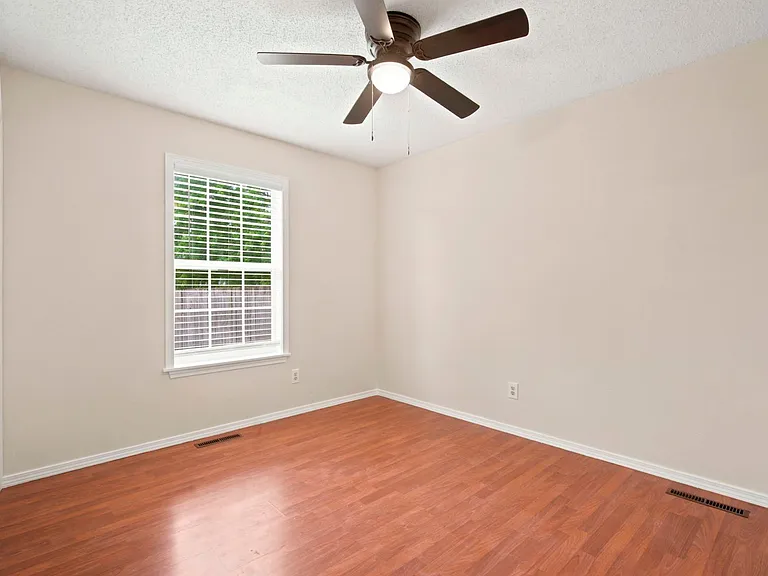 511 E Dyann Dr — Photo 15