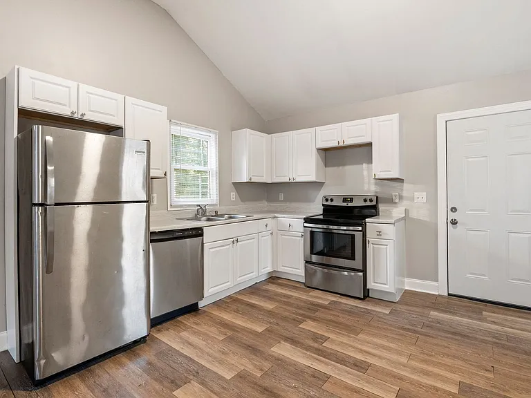 1137 White Oak Ave SW — Photo 15