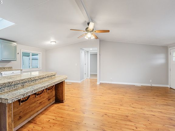 4th image of 428 SW Boston Way Space 73