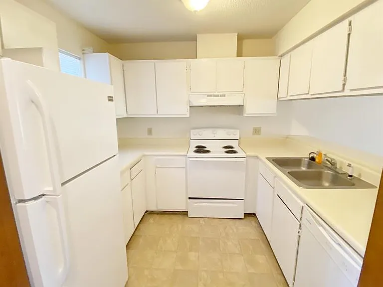 908 Hearthridge Ct #B — Photo 3