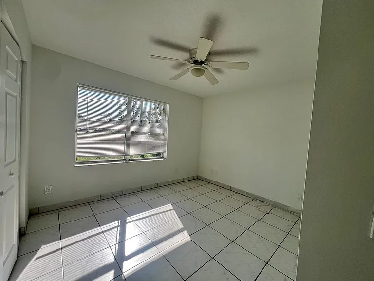 1096 Staghorn St — Photo 8