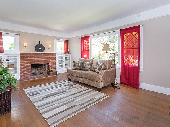 4th image of 3158 North St
